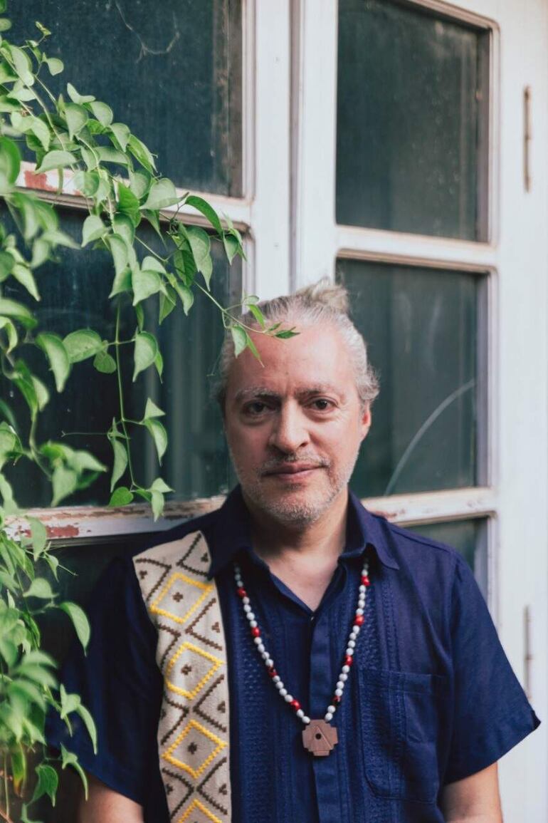 Alejandro Cerda Alvar, es terapeuta en psicología transpersonal, educador e investigador.