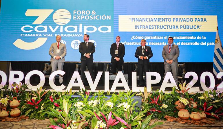 El presidente Mario Abdo durante el Foro de Cavialpa. (Gentileza).