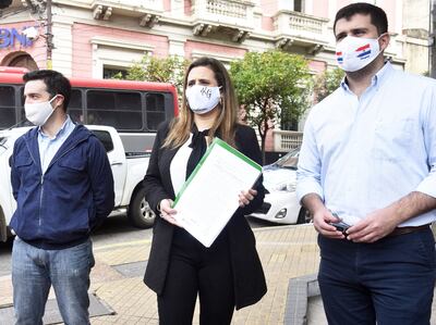 Los diputados Sebastián García, Kattya González y Sebastián Villarejo ampliaron la denuncia por casos de licitaciones.