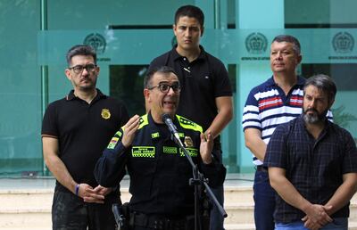 Fotografía cedida por el diario El Universal de la rueda de prensa ofrecida por el Director General de la Policía, general Jorge Luis Vargas (2i) y el Comisario Nimio Cardozo (i), de la Policía de Paraguay en la que se habló del asesinato del Fiscal Especializado contra el Crimen Organizado, Marcelo Pecci, en Cartagena (Colombia).