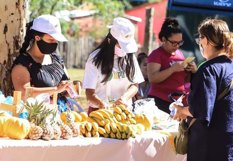 Exitosa primera feria de emprendedoras de un territorio motiva a otra gran exposición