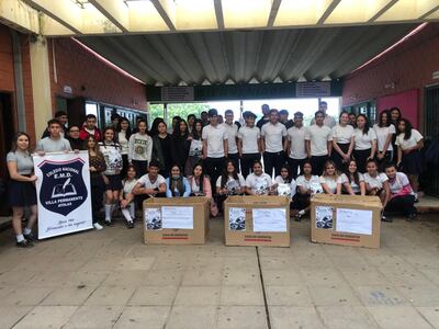 Estudiantes del tercero de Ciencias Básicas del Colegio Nacional Enseñanza Media y Diversificada de la Villa Permanente de Ayolas.