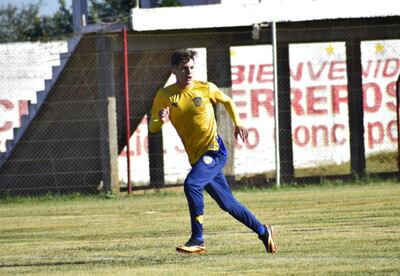 El joven mediocampista Aldo Parra, durante una de las actividades efectuadas por el plantel auriazul en el estadio Justo Concepción Marecos (JCM), situado en la compañía Itapuamí.