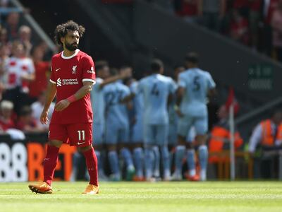 El egipcio Mohamed Salah, futbolista de Liverpool, lamenta el tanto de Aston Villa por la penúltima jornada de la Premier League en el estadio Anfield, en Liverpool.