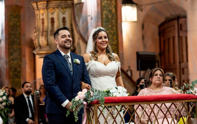 La ceremonia religiosa fue celebrada en la iglesia Santísima Trinidad.