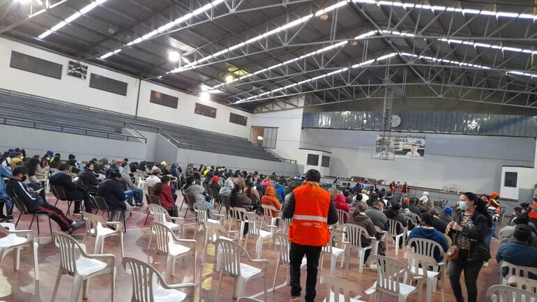 Unas  500 personas ya recibieron su segunda dosis en la sede de Unace.