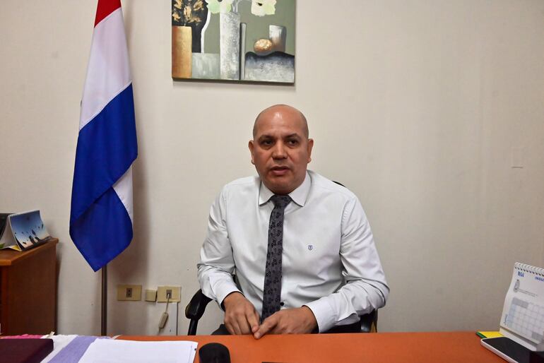 El doctor Gustavo Melgarejo, director del INAT, se emociona cuando habla de los pacientes a los que los salvó un trasplante de órganos.