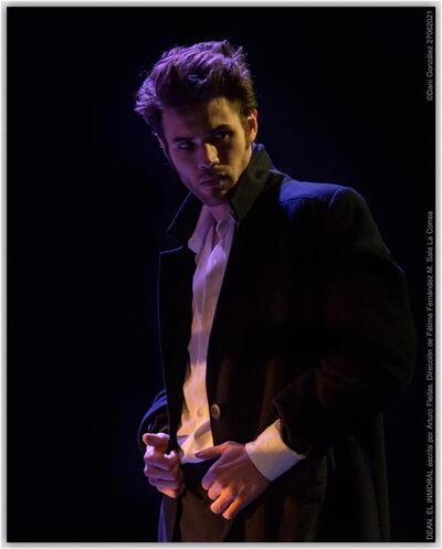 Erik Gehre es James Dean y nos da con este papel una muestra de su capacidad de saltar del drama a la ironía sin esfuerzos.