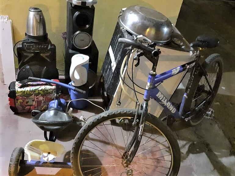 Recuperan artículos robados y detienen a un hombre en Yaguarón.