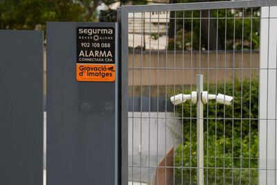 Varios ladrones encapuchados y armados han asaltado esta pasada madrugada de forma violenta el domicilio (en la imagen) del delantero gabonés del FC Barcelona Pierre-Emerick Aubameyang en Castelldefels (Barcelona), que se encuentra bien pese a que ha recibido algún golpe.