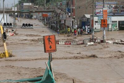 “Huaico” es una palabra peruana que significa ‘masa enorme de lodo y peñas que las lluvias torrenciales desprenden de las alturas de los Andes y que, al caer en los ríos, ocasionan su desbordamiento’.