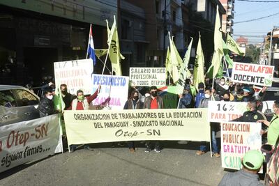 Docentes de la OTEP marcharon hoy por su 35 aniversario