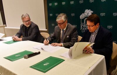 Lic. César García, director y fundador de Jardín de La Paz, Arq. César Aquino, proyectista de la obra, y Alex Loza, director del Grupo Barcelona.