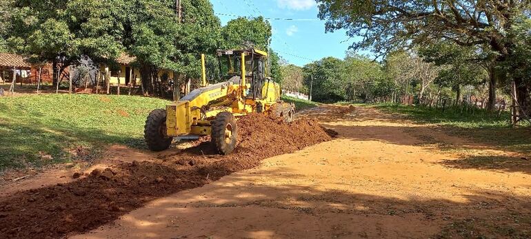 El acceso principal a la compañía Espartillar va empedrar la Gobernación de Paraguarí