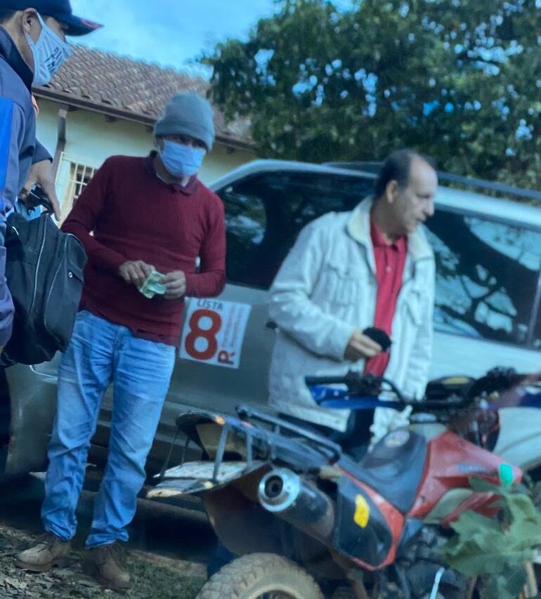 Denuncian inducción al voto pagando a los electores