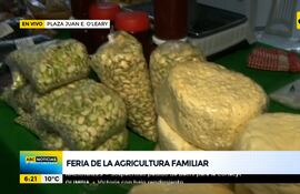 Feria de la agricultura familiar en la plaza Juan E O'leary