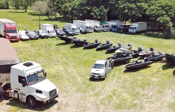 Parte de los vehículos y lanchas incautados en diciembre de 2018.