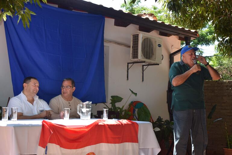 El candidato a la Junta Departamental, Miguel Cáceres, dijo que quiere llegar a ser electo concejal departamental para controlar los recursos del Estado y estar al servicio de la comunidad.