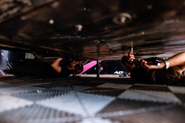 Vitarti Girl's Team compite en la categoría Top Race Junior y lo integran dos pilotas, cuatro mecánicas, una ingeniera y Vital, la directora deportiva.