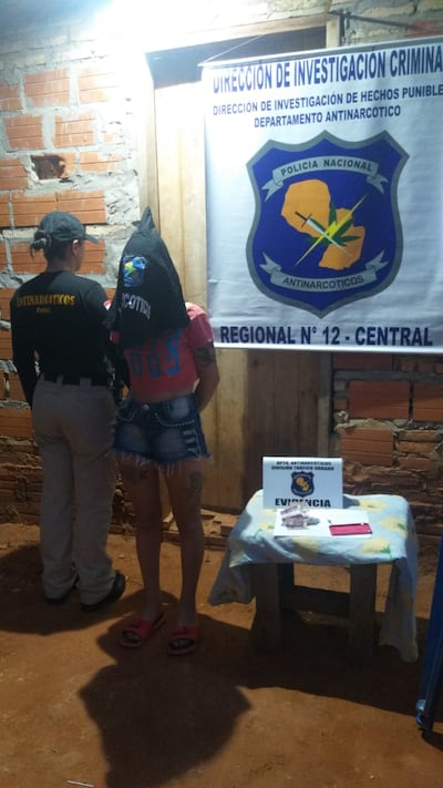 Durante el procedimiento fueron incautadas supuestas sustancias ilícitas, aparatos celulares y dinero en efectivo