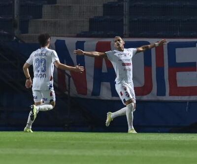 Gaona Lugo (d) celebra el segundo tanto visitante.