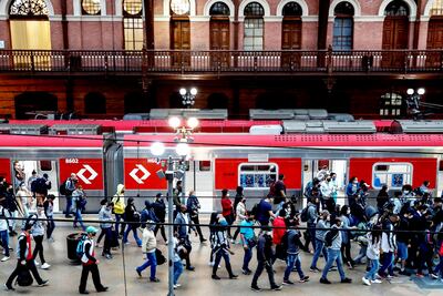 Con la finalidad de mantener su economía a flote en Brasil, São Paulo y Río de Janeiro reabrieron sus comercios y oficinas, pese a que el país aún no superó el pico de contagios del covid-19.