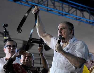 El expresidente de Ecuador (Agosto 1996 a febrero de 1997), Abdala Bucaram, habla en encuentra político luego de veinte años de exilio en Panamá. (Archivo).