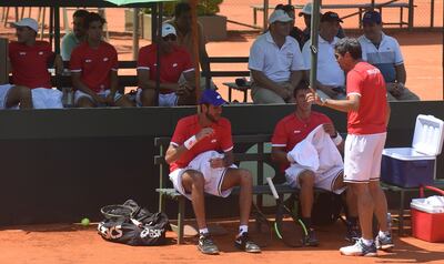 Ramón Delgado, capitán del equipo, junto a los jugadores Ayed Zatar y Juan Borba.