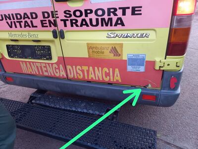 Impacto de bala que recibió la ambulancia durante el traslado del asesinado Braulio José Cano Vargas, quien sería parte del clan Rotela.