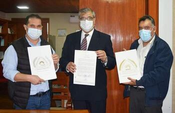 La carta de intención para iniciar las gestiones fue firmada en el Rectorado de la UNE.