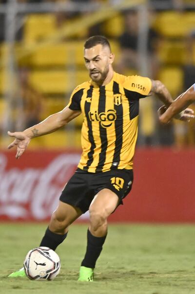 Luis Carlos Fariña Olivera (32) será el encargado de generar juego en el aurinegro.