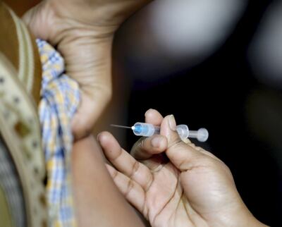 La vacunación contra el covid-19 ha iniciado desde hace unas semanas en varios países, en medio de críticas por los retrasos en la distribución y la lentitud de los procedimientos.