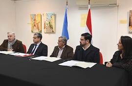 William Paats, Lionel Gardille, Raúl Tuma, Rubén Capdevila y Leonor de Blas, en la presentación de los premios Henri Matisse e Hyppolite Bayard.