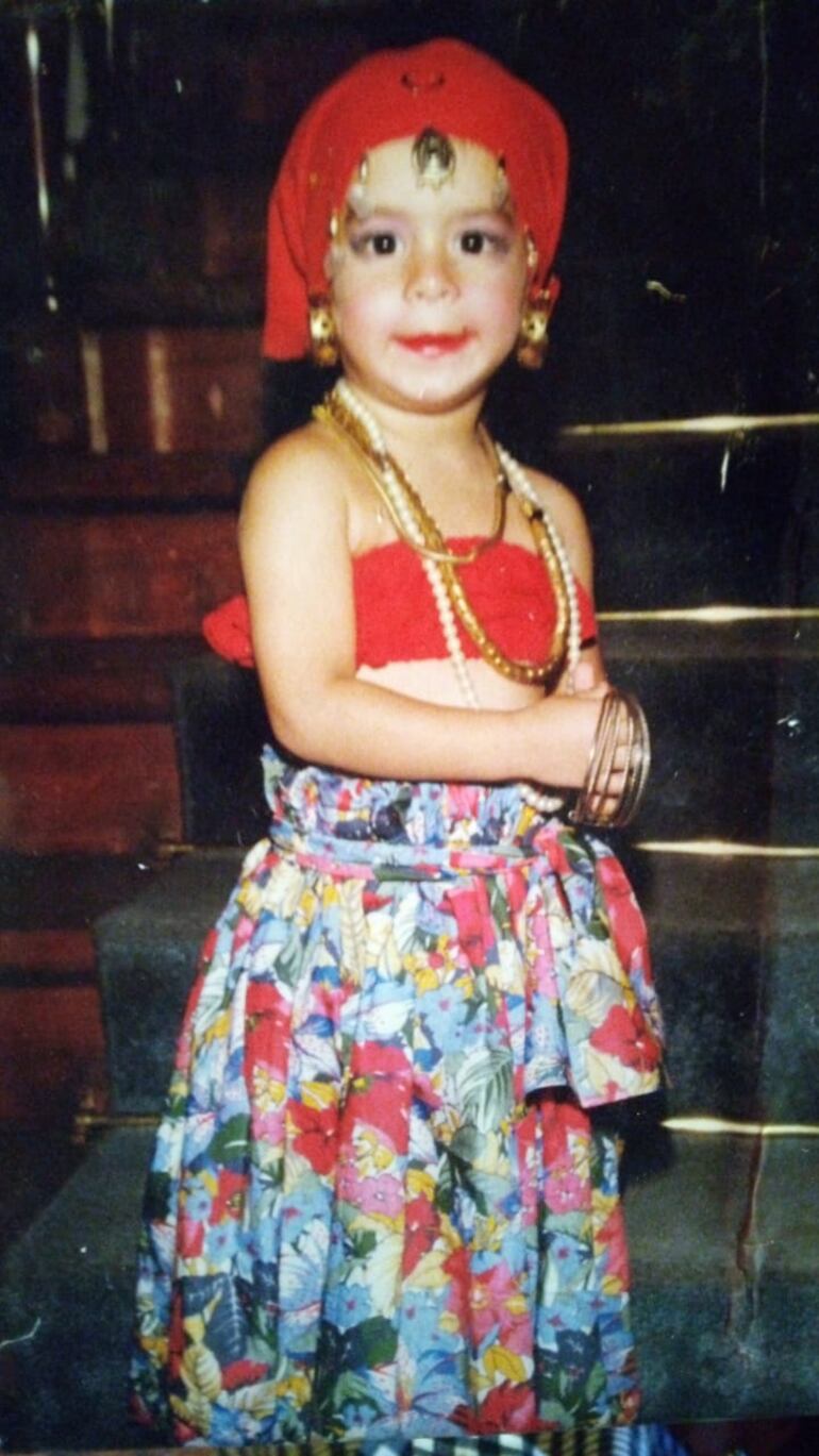 María Pía Escobar, en su alegre y colorida infancia.