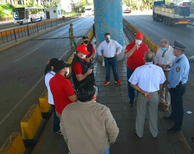 El titular de la Secretaría de Emergencia Nacional, Juaquín Roa estuvo en la zona primaria del puente de la Amistad.