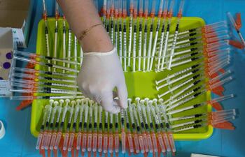 Los niños con enfermedades de base serán inmunizados con la vacuna de Pfizer, aprobada por organismos internacionales.