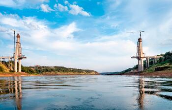 Antes de finalizarse las obras del futuro puente que unirá Foz de Yguazú con Ciudad del Este, los brasileños ya plantean cambiar su denominación.