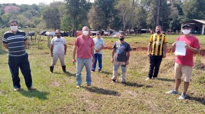 Los pobladores exigen el traslado de los indígenas a otro lugar más adecuado.