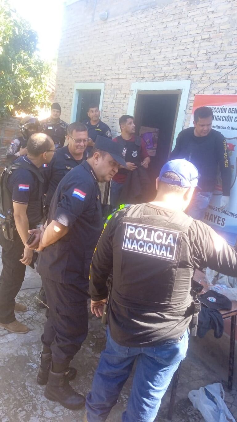 Agentes de Investigaciones de Presidente Hayes allanaron esta tarde tres viviendas de Villa Hayes, en busca de evidencias.