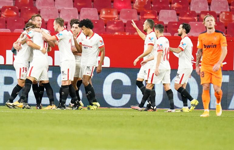 Sevilla goleó al Valencia por Copa del Rey