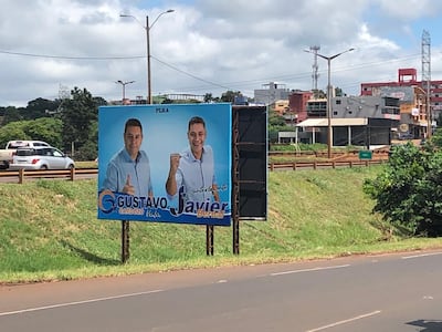 El ex diputado Gustavo Cardozo y el concejal Javier Bernal, ambos del PLRA, promocionan su precandidatura a intendente y concejalía respectivamente en trasgresión de la ley electoral..jpg