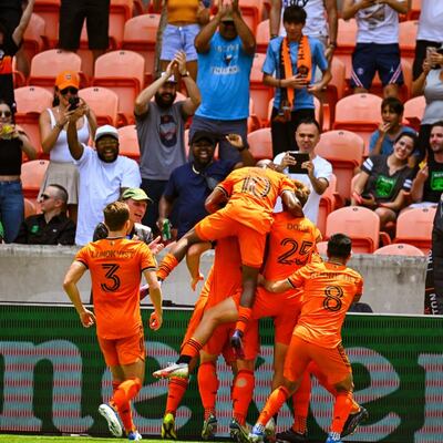 Festejo de los jugadores del Houston tras el gol de Ferreira