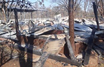 Así quedó la estancia del intendente de San Alfredo. Se presume que fueron miembros de la ACA-EP los autores del hecho.