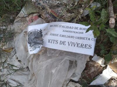 Los víveres, que supuestamente están vencidos, tenían este distintivo.