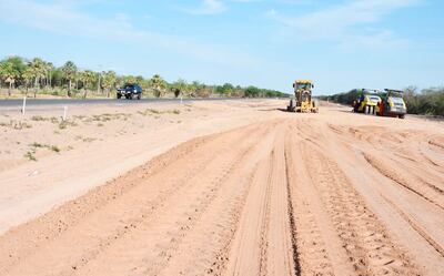 La Ruta Transchaco será duplicada a lo largo de 500 kilómetros, hasta Mcal. Estigarribia. En paralelo se extiende fibra óptica para dotar a la vía de conexión digital. Por fin una ruta en serio.