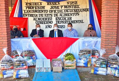 Acto del lanzamiento de la segunda entrega del kits alimentarios en reemplazo del almuerzo escolar.