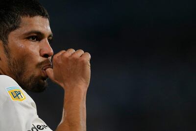 Robert Rojas anotó un gol y lo festejó chupándose el dedo en honor a su hijo recién nacido.