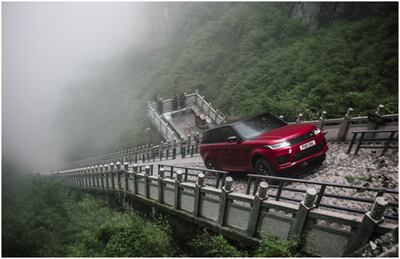 La gama del Range Rover Sport se amplía con un nuevo motor diésel Ingenium de seis cilindros con tecnología mild-hybrid.