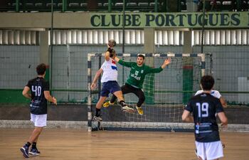 Tercer partido amistoso, donde Paraguay se impuso a Uruguay.
