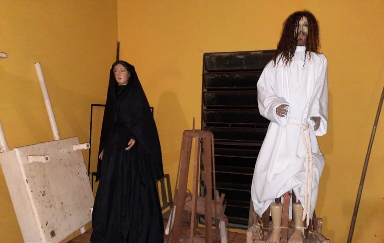 La Virgen de los Dolores y Jesús el Nazareno, acompañaban a la imagen de San Juan.